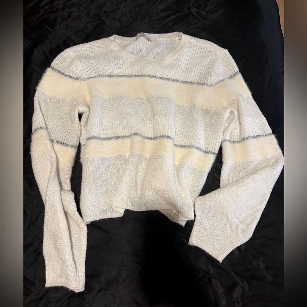 Size L monochrome sweater